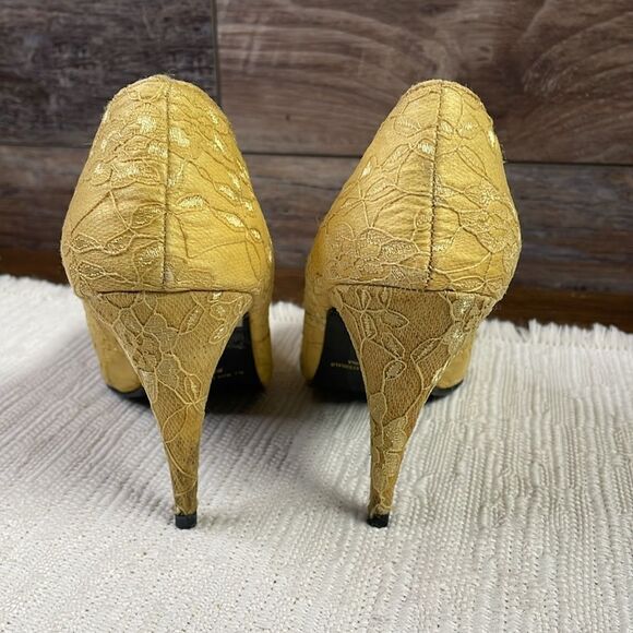Classified Ladies Lace High Heels, Sequin and Bead Design, Size 7, Gold, Vintage - Picture 4 of 10